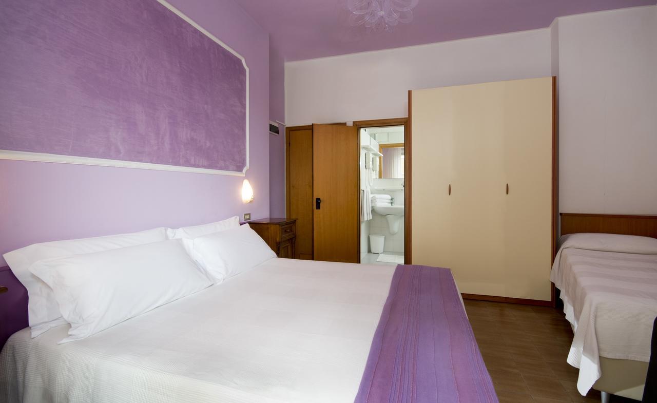 Hotel Trafalgar Rimini Exterior foto