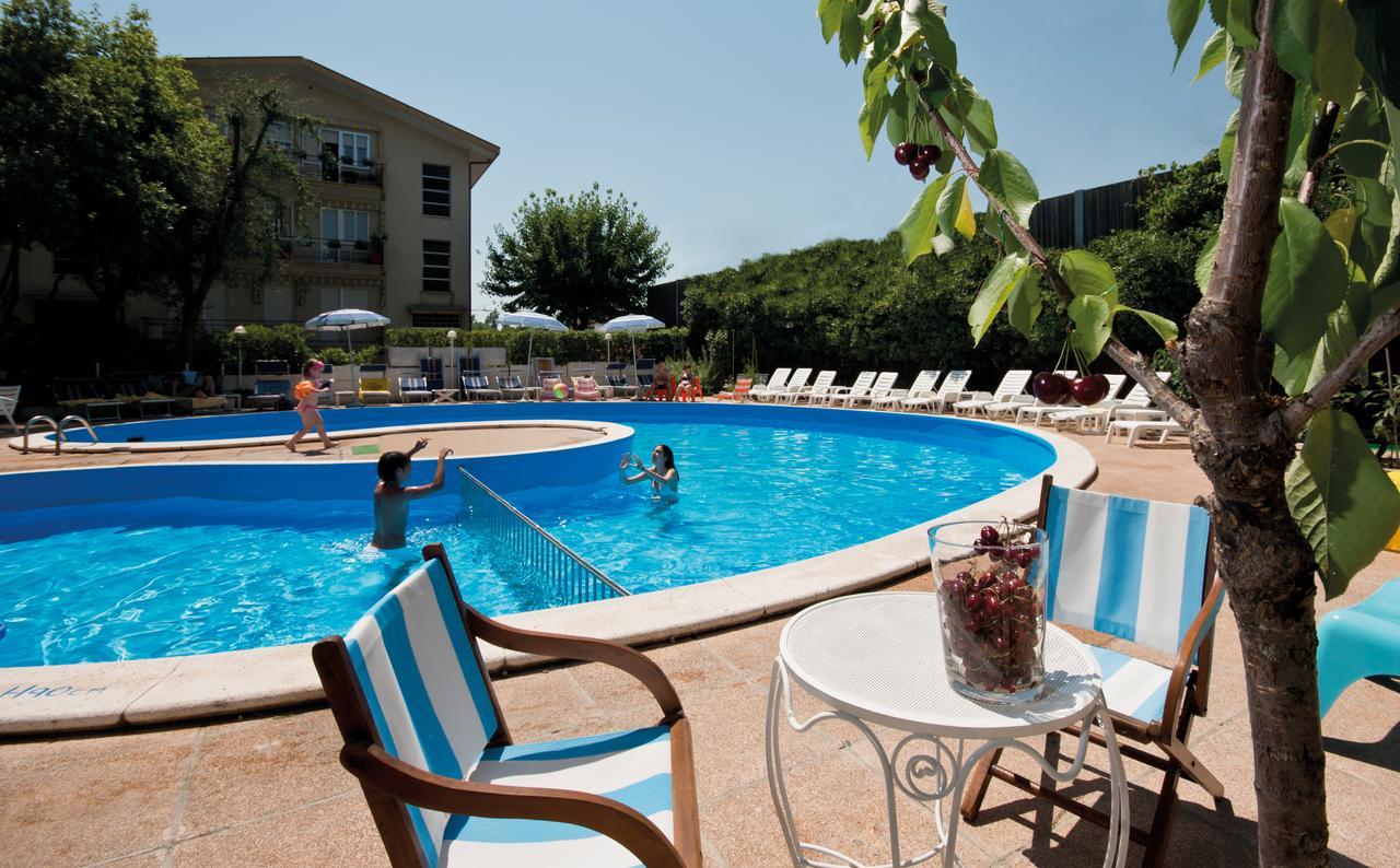 Hotel Trafalgar Rimini Exterior foto